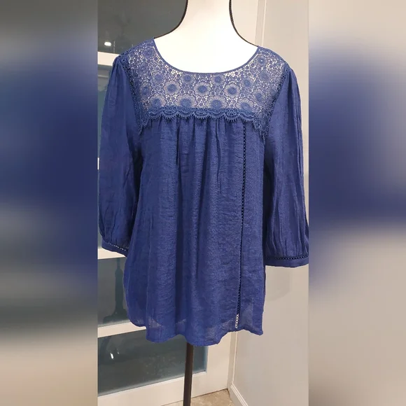 Chic Navy Lace Detail Blouse - Picture 1 of 7